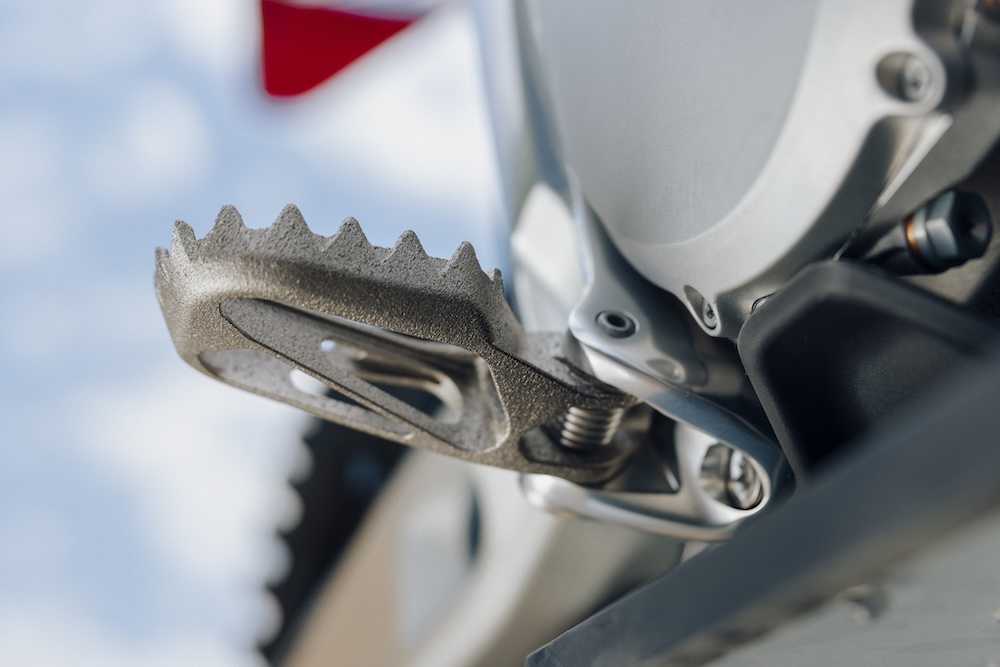 3D-printed titanium footpegs